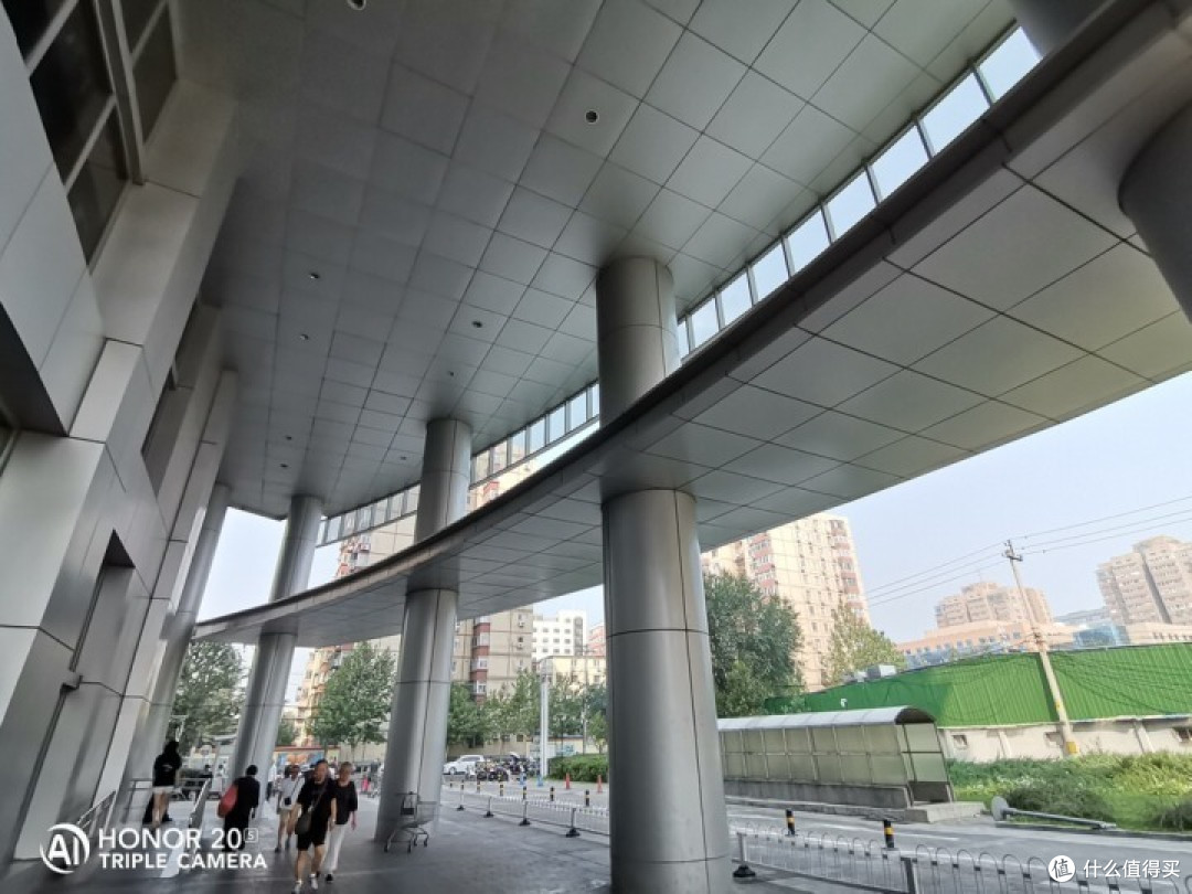 荣耀20S评测:3200万玩转人像超级夜景