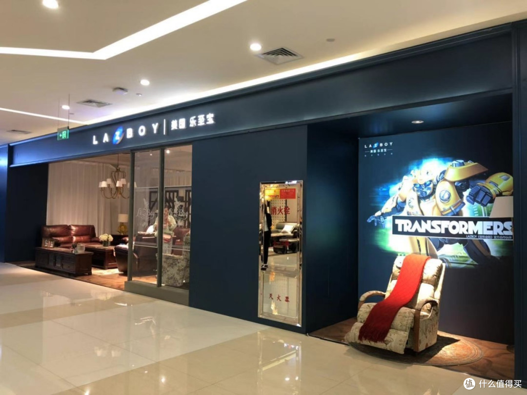 不瞒你说，这个功能沙发就是买来给我老爸吹牛的