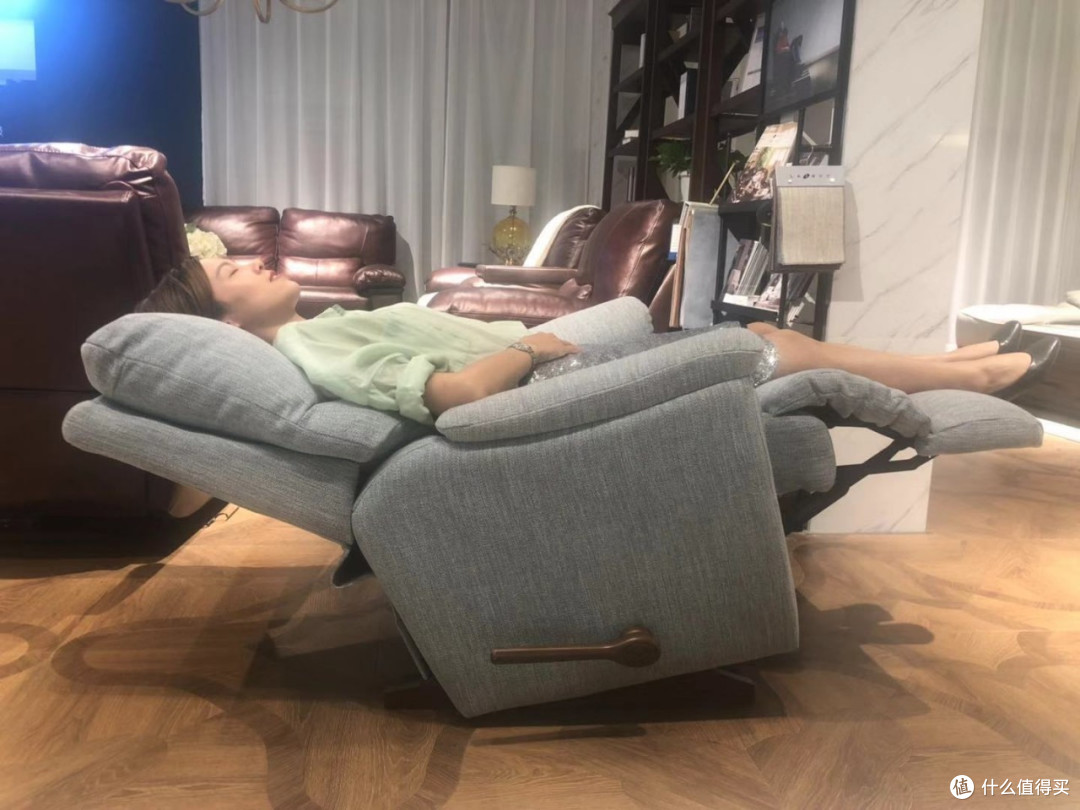 不瞒你说，这个功能沙发就是买来给我老爸吹牛的