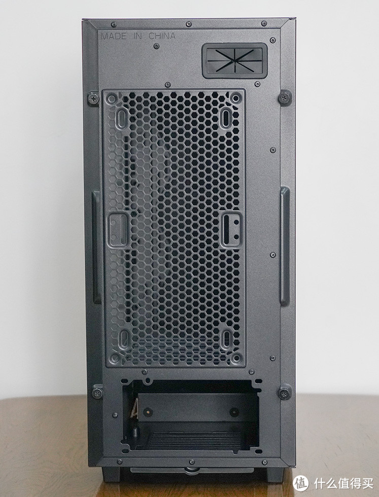 趣味测试 ATX3.0架构 垂直显卡位机箱在散热方面会有优势吗
