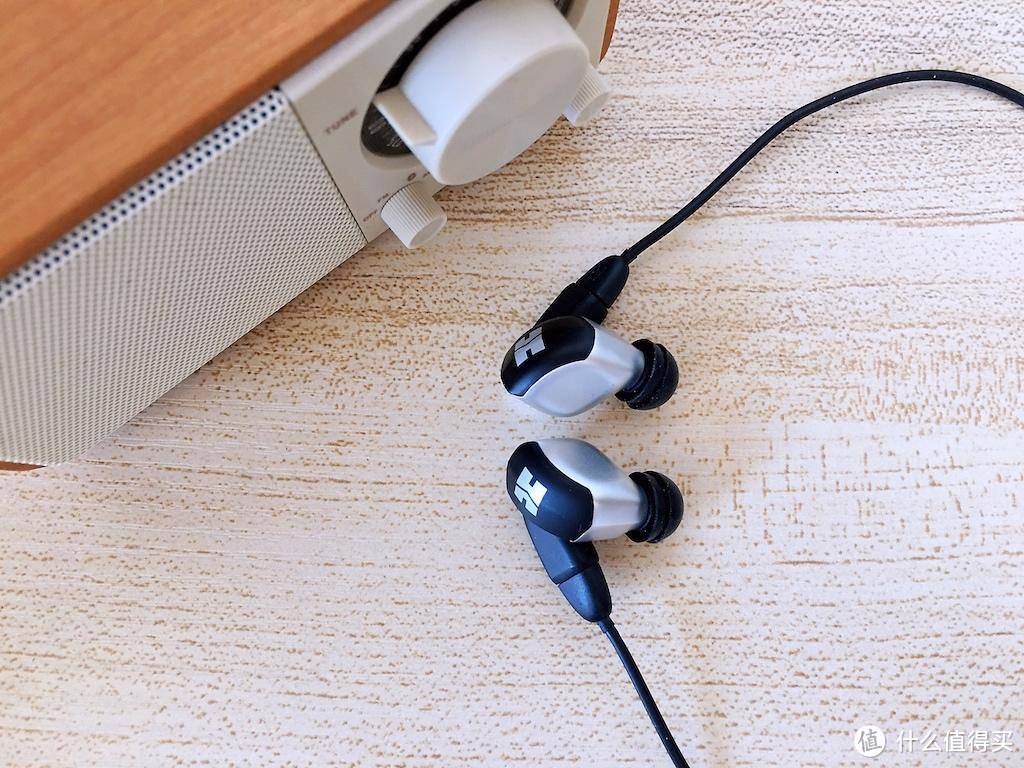 拓扑振膜降低频响失真，HIFIMAN RE2000，还原更自然更真实的声音