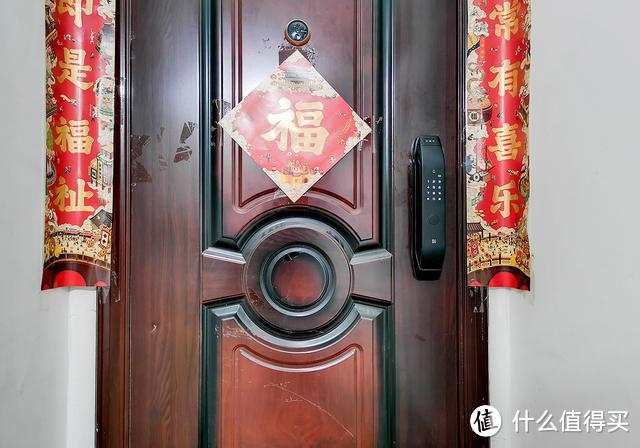 不用指纹、不用钥匙，在门口站一下自动开门：德施曼小嘀R5智能锁