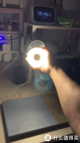 低电量的亮度与高电量的亮度相差悬殊