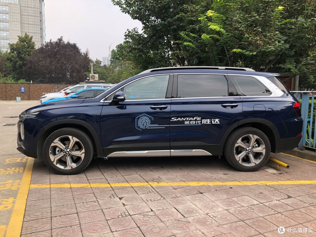 帅气欧巴成家了,该开什么车呢!看全新现代胜达