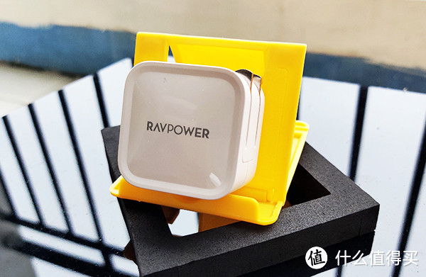 ​ Ravpower 30w充电头——如麻将般大小的PD快充头