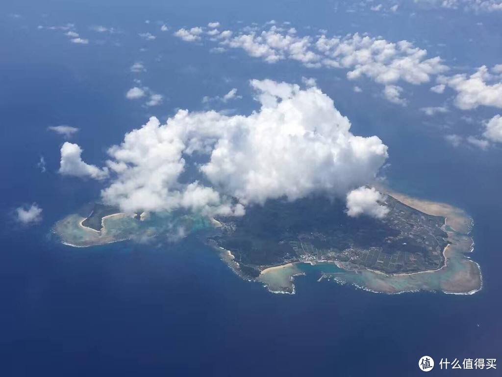 冬季日本冲绳的小众玩法，带着女朋友乘船去寻找座头鲸