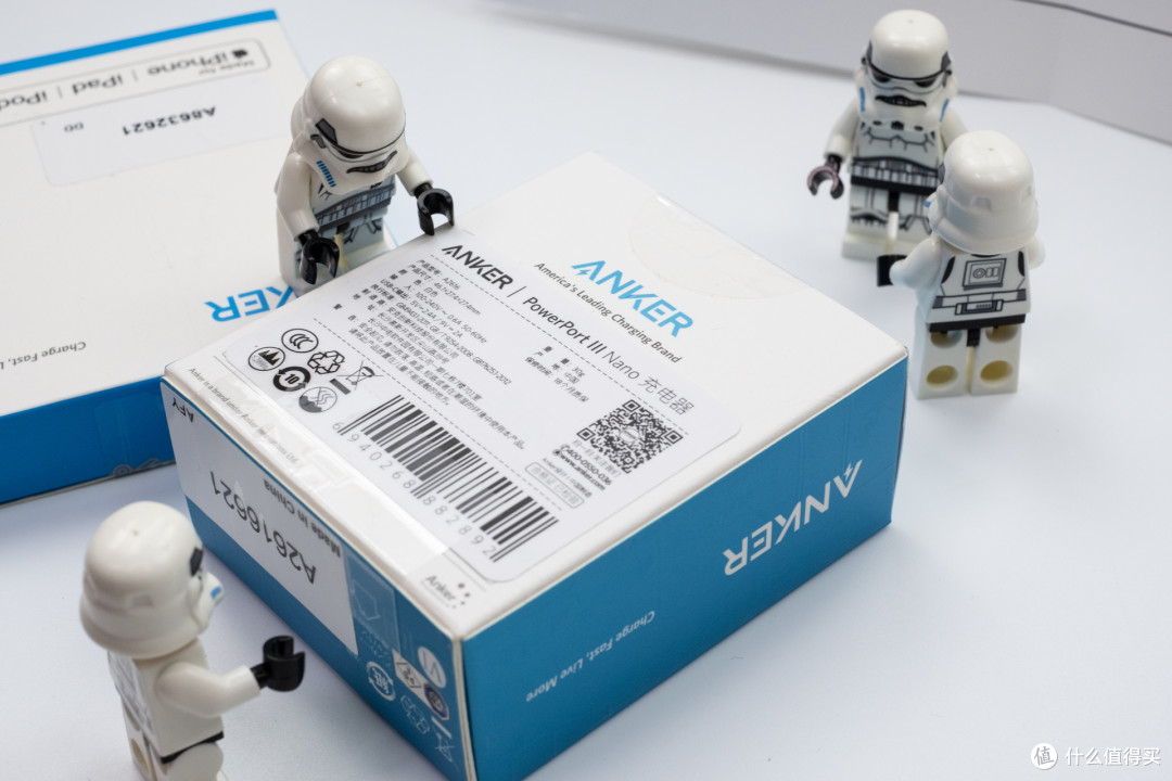 把苹果「五福一安」给抛弃了,换上一样大小的18W PD快充充电器:Anker PowerPort III Nano 体验分享