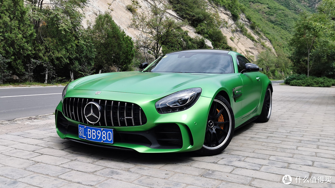 试过210万的奔驰AMG GT R之后，发现最大的优点竟然是便宜