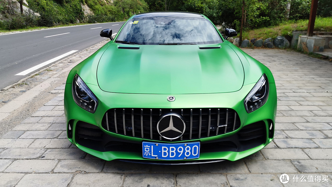 试过210万的奔驰AMG GT R之后，发现最大的优点竟然是便宜