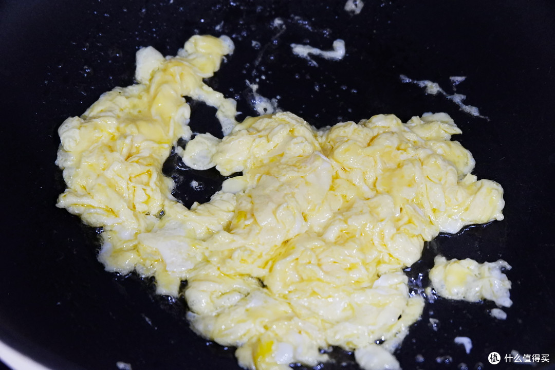 番茄炒蛋家喻户晓,从小吃到大。加点别的营养更丰富,口感更丰富