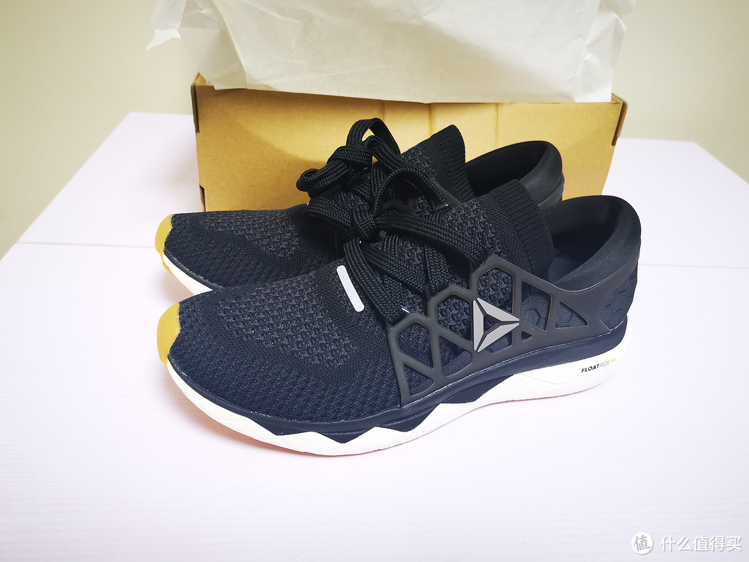 一双绝不该被忽视的*级跑鞋——Reebok 锐步 Floatride Run ULTK 开箱