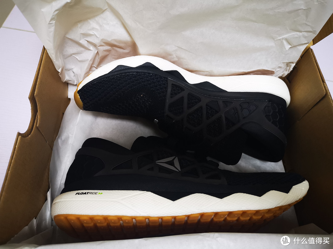 一双绝不该被忽视的*级跑鞋——Reebok 锐步 Floatride Run ULTK 开箱