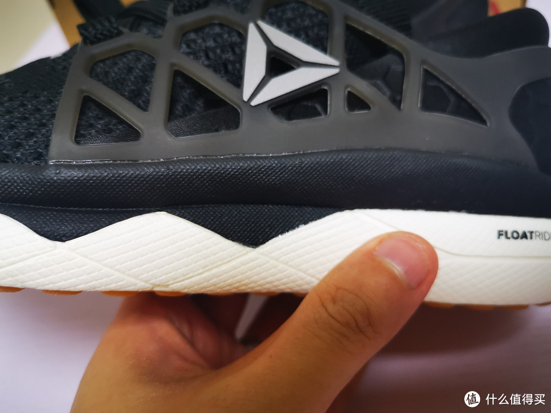 一双绝不该被忽视的*级跑鞋——Reebok 锐步 Floatride Run ULTK 开箱