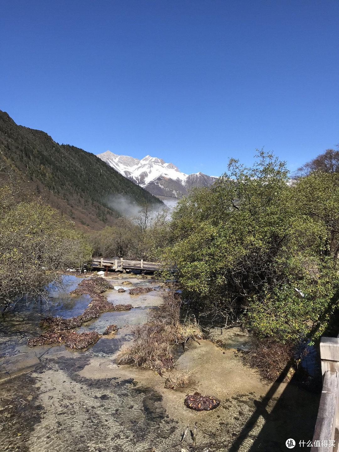 小桥流水，远处雪山