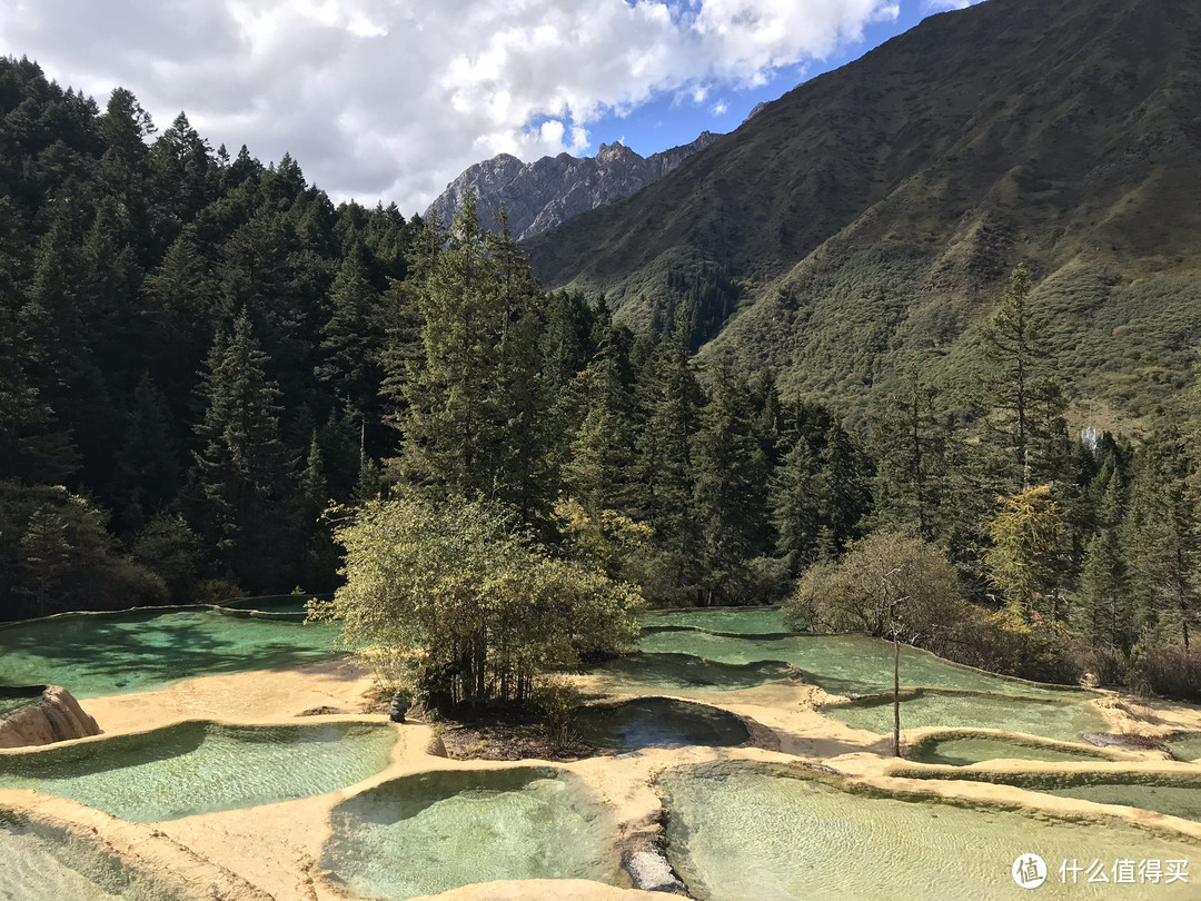 彩池和远山