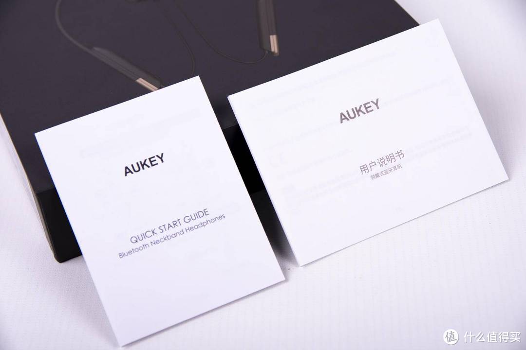 AUKEY颈挂式蓝牙耳机,亲肤质感操控便捷