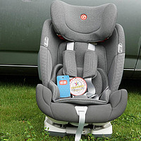 感恩儿童安全座椅细节展示(头枕|靠背|安全带|坐垫)