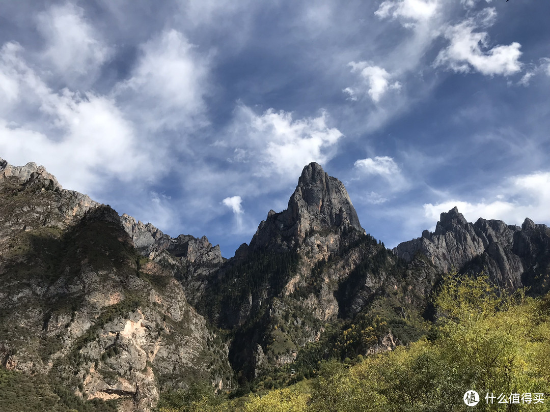 山峰陡峭