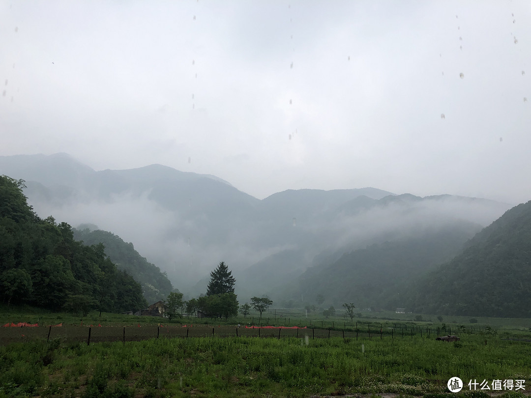 远山依然雨雾朦朦