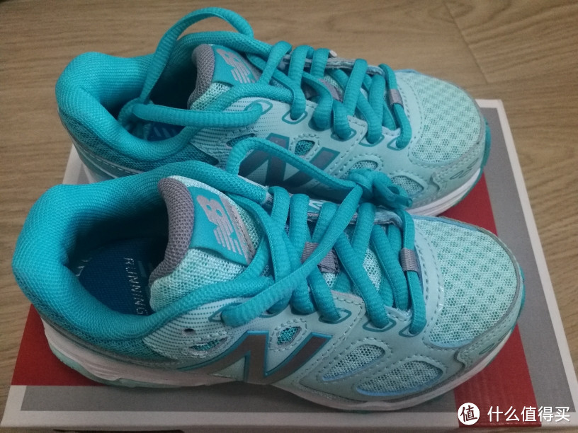 淘了一双NewBalance童鞋的开箱