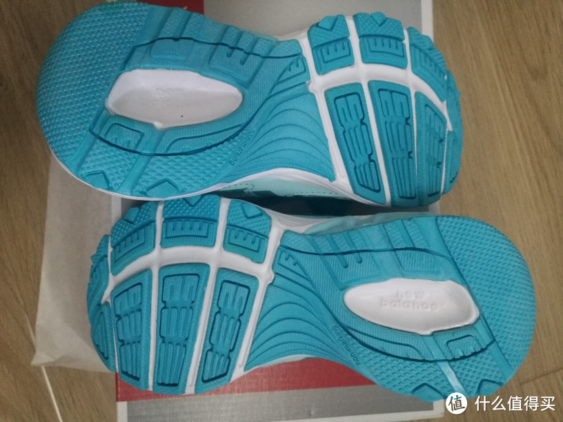 淘了一双NewBalance童鞋的开箱