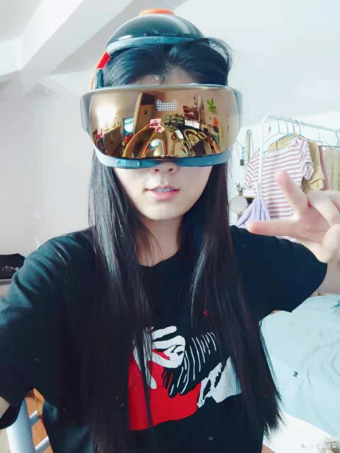 未来感头部按摩器搭上天猫精灵,倍轻松idreamX表现亮眼