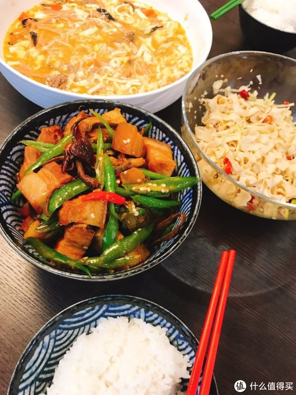 还有炖的这碗茶树菇五花肉，老公满分好评