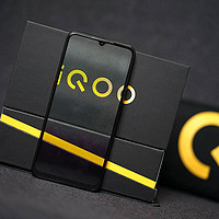 vivo iQOO Neo手机外观展示(屏幕|按键|面板|摄像头)