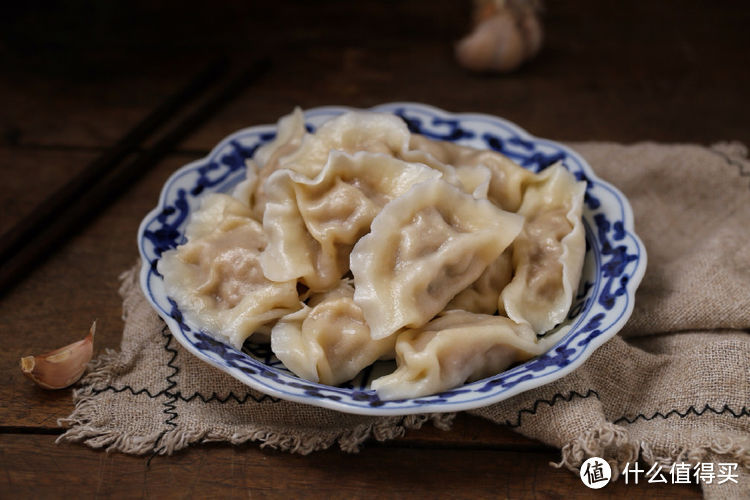 用莲藕包饺子，个个皮薄馅大、美味多汁，老公居然没吃够