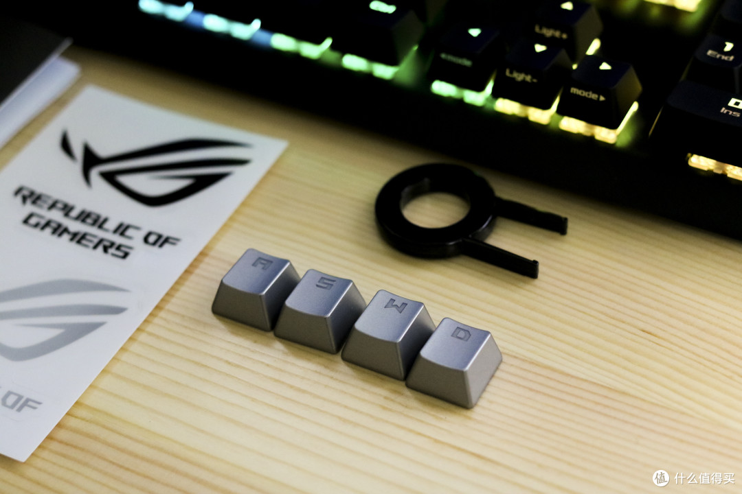 为游戏助攻!体验Ctrl加宽版机械键盘 ROG Strix Scope