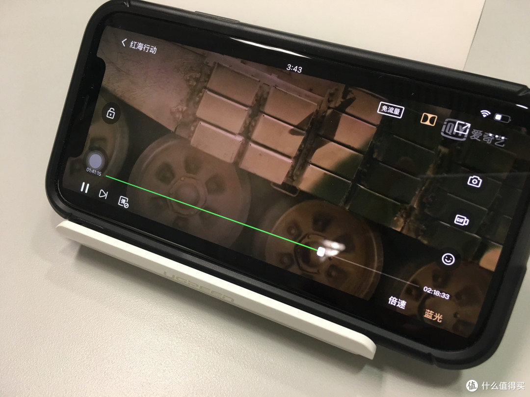 ▲ 手机观影红海行动，打开VIP会员专属的杜比全景声，会有明显的虚拟环绕声，从而营造出空间感。