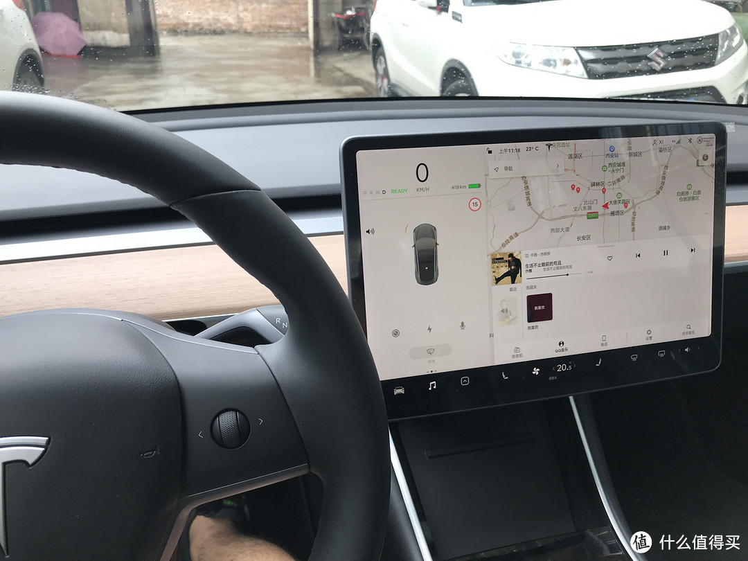 颜值与实力并存，特斯拉Model 3的不充值实用通勤评测