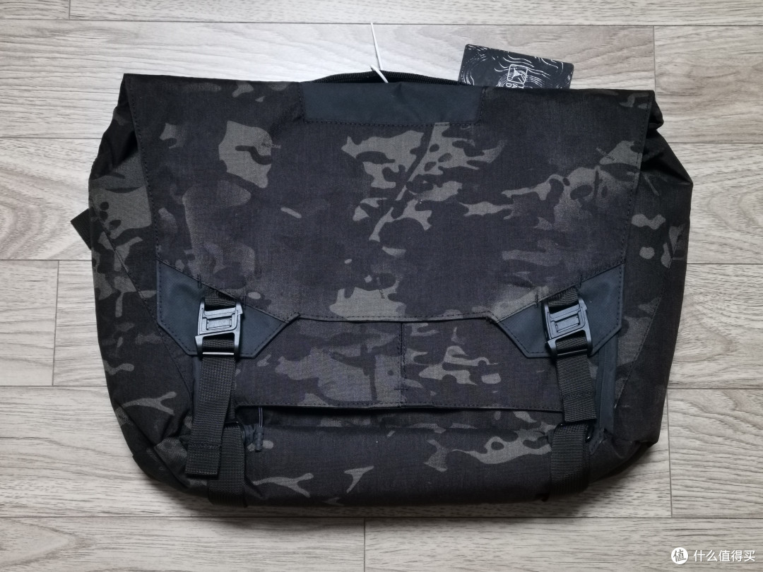 15L Parallax迷彩版实物图（实际肉眼所见效果更接近上面官网图）