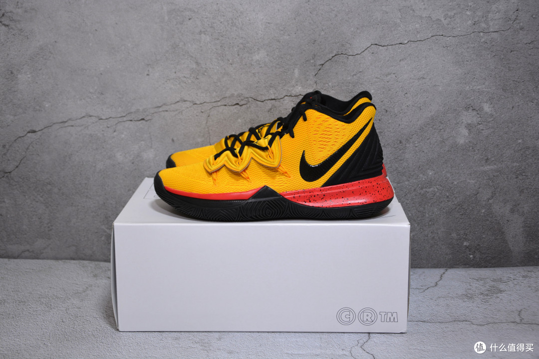 致敬两个传奇-Nike Kyrie 5 iD 李小龙配色欧文5分享