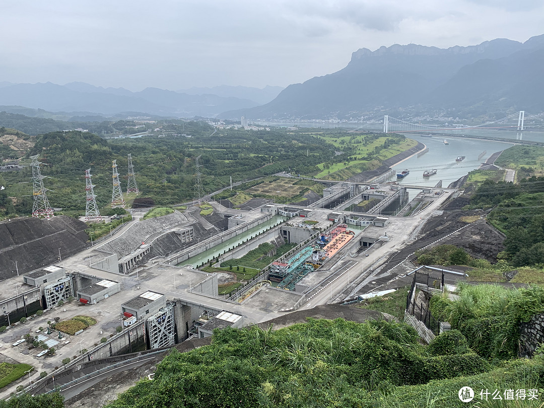 三峡大坝船闸区