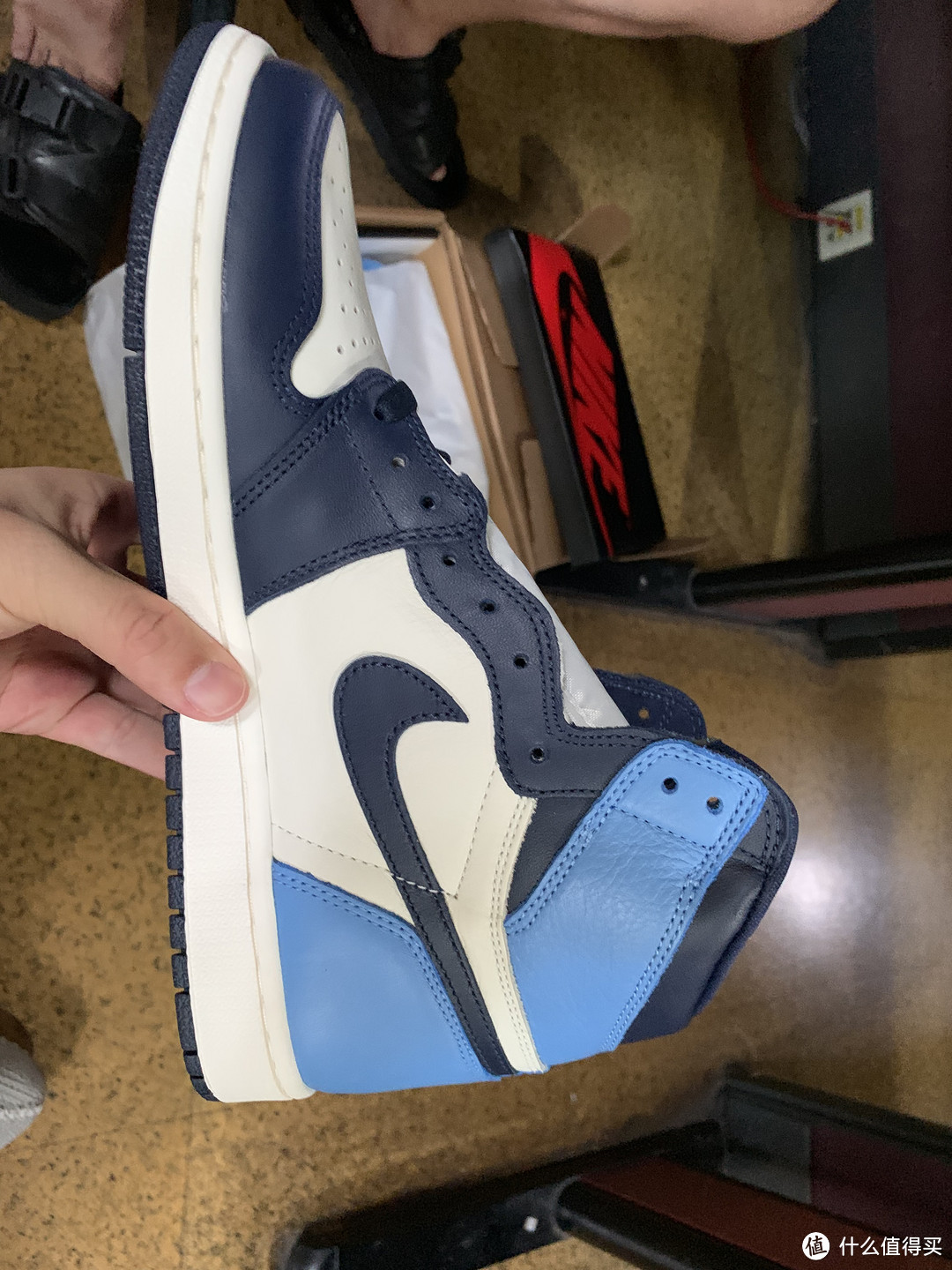 黑曜石 Air Jordan 1 “Obsidian”