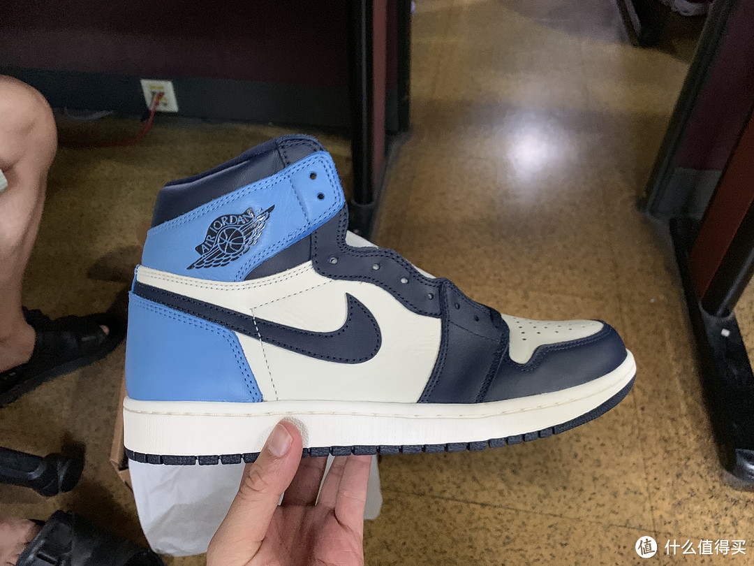 黑曜石 Air Jordan 1 “Obsidian”