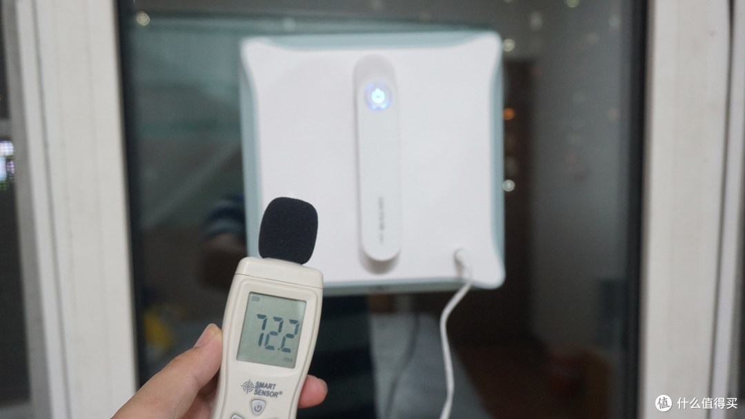 9012年了!擦窗哪还用亲自出马?使唤罗弗尔擦窗机器人就完事儿了