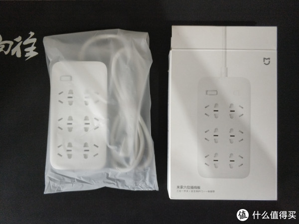 用哑光质感的塑料薄膜包裹着