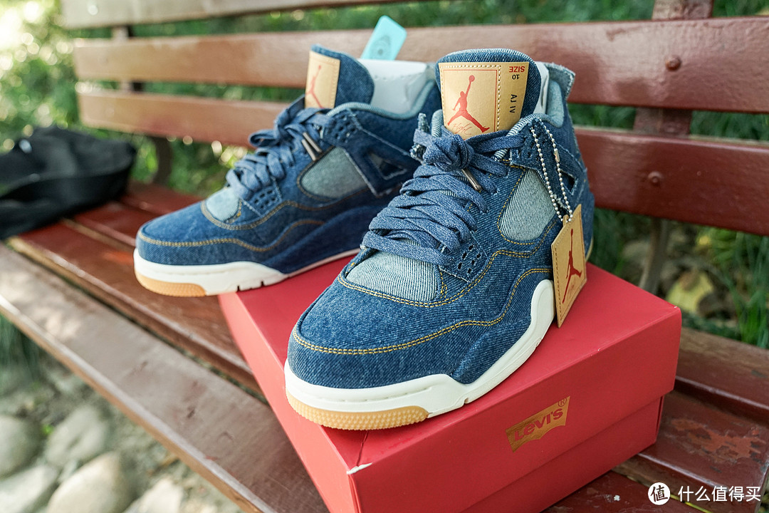 前两天李维斯和NIKE的联名让我冲动的买了这双Levi's x AJ4