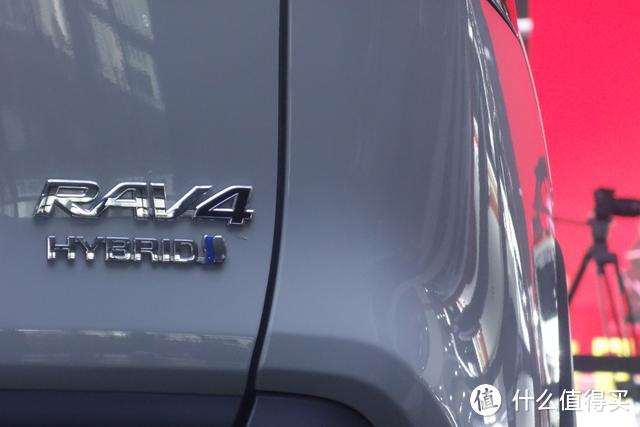 展台上被围观的新一代RAV4，有能力统治紧凑级SUV吗？