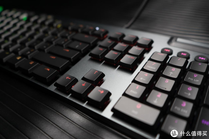 罗技G813 RGB 机械游戏键盘，游戏党的最新选择