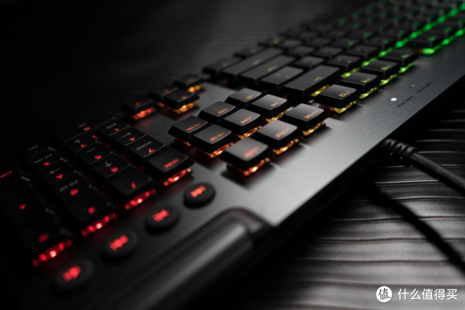 罗技G813 RGB 机械游戏键盘，游戏党的最新选择