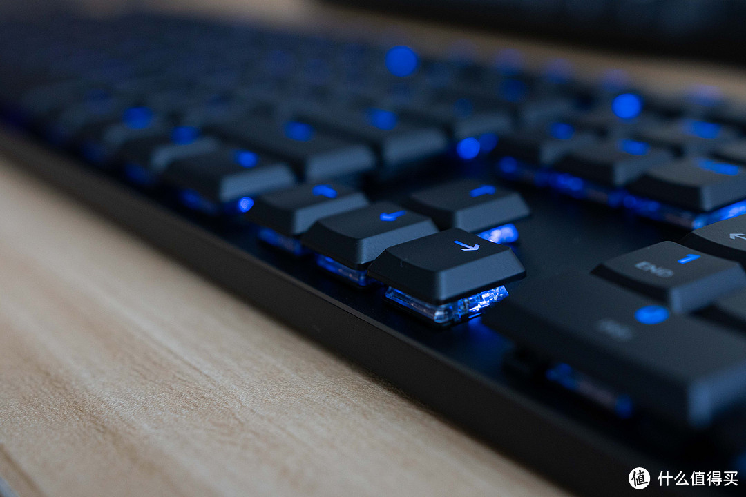 罗技G813 RGB 机械游戏键盘开箱体验
