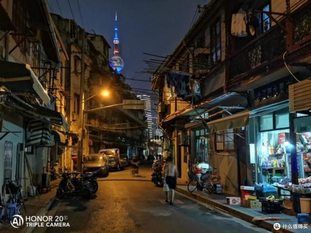 让女生爱不释手的不仅是外观,更是荣耀20S的夜景自拍