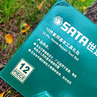 世达(SATA)12件套五金工具箱外观图片(钢卷尺|美工刀|尖嘴钳)