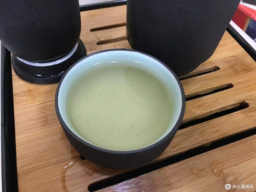 聊一聊可以分散你注意力的桌面好物--山村招待所的桌面改造