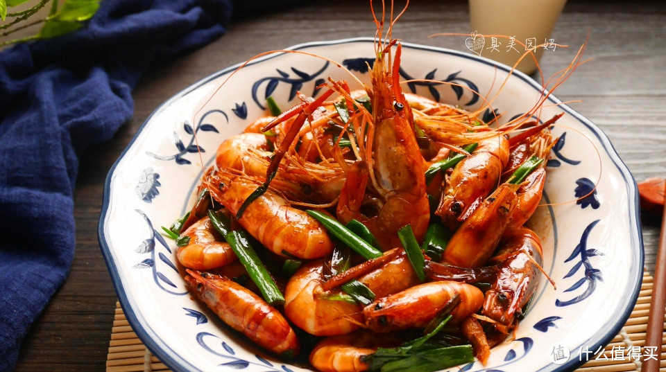 家常地道海鲜做法：鲜香葱油虾，好吃的流油