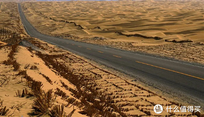 中国最孤寂的沙漠公路，你敢自驾游吗？