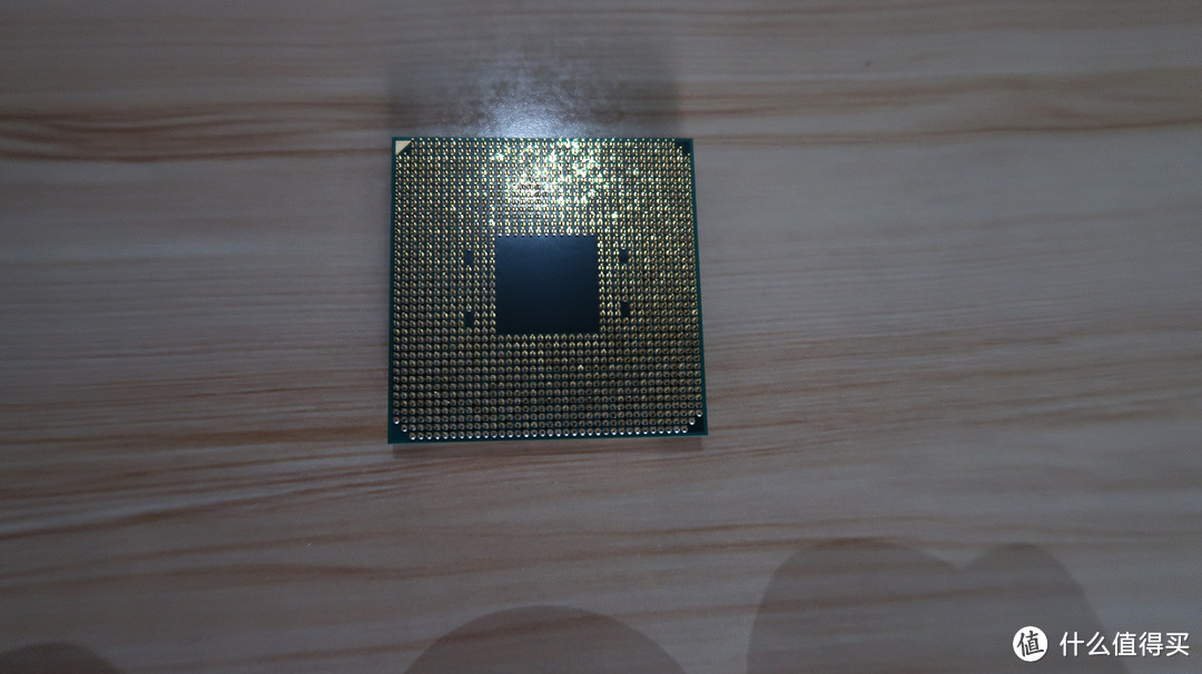 R5 2600x背面，9102年了还在用针脚